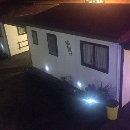 Windsor Lodge & Caravan Park Waitahanui Bagian luar foto